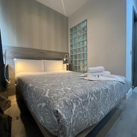Hostal Abril Madrid Exterior photo